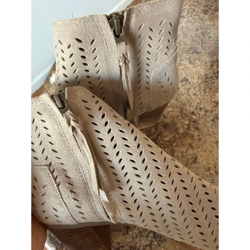 TOMS Majorca Size 10 Peep Toe Booties Desert Taupe Suede Perforated Ankle Boots‎